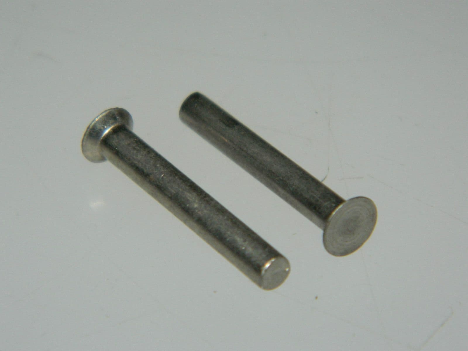 50 x Rivets 1/8